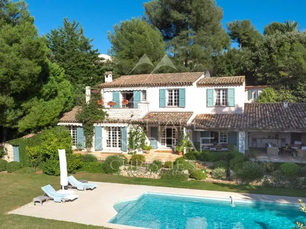 Proche Saint-Paul-de-Vence - Villa provençale dans un domaine sé