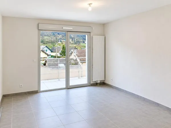 T2 avec balcon et parking à ETRAMBIERES