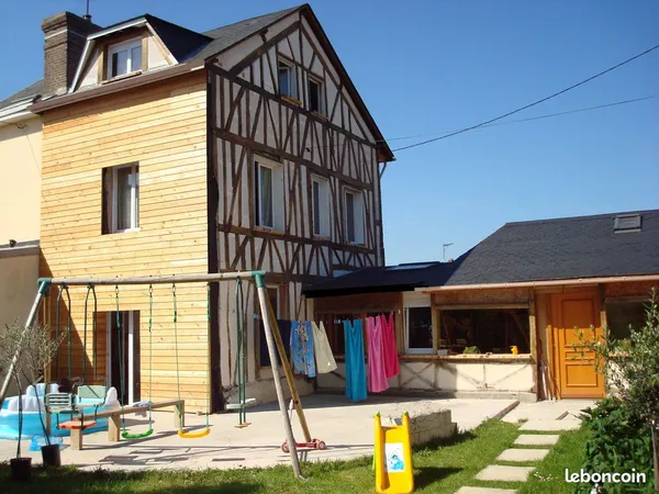 Maison de 130 M2 habitable, 4 ch (1 en rdc), 1 bureau, 2 salles de bains, garage, sur terrain de 372