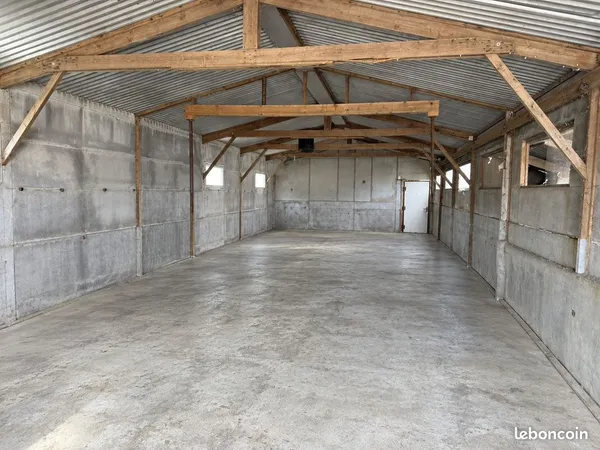 Box de stockage, proche A6, 1h30 de Paris