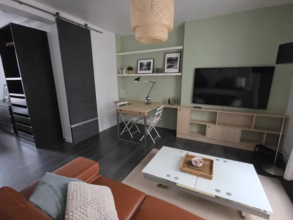Loue appartement 2 pièces / 1 chambre 42m2 situé à Paris Montmartre