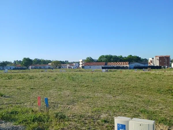 Terrain 585 m²
