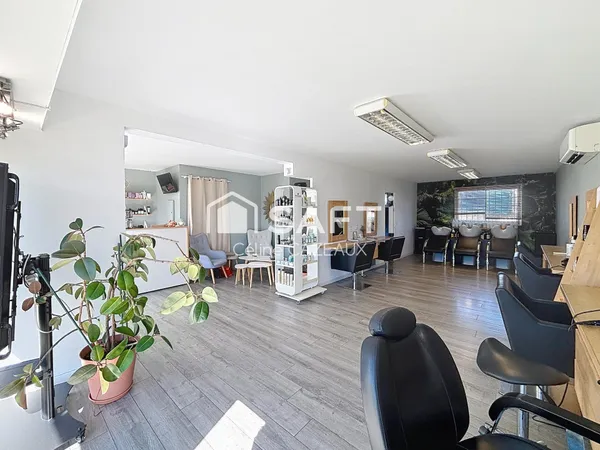 À VENDRE - Salon de coiffure clé en main - Emplacement stratégique à Eysines