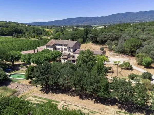 Ansouis A vendre à Ansouis Propriété agricole de 29 hectares Luberon Sud, proche Lourmarin