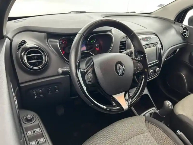 Renault Captur tce 90 energy — photo 19