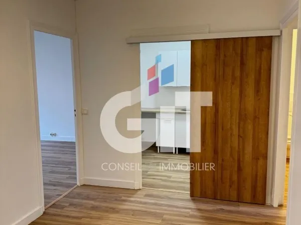 Bureau 74 m²