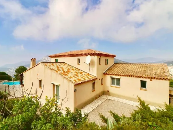 Maison 4 pièces 220 m²