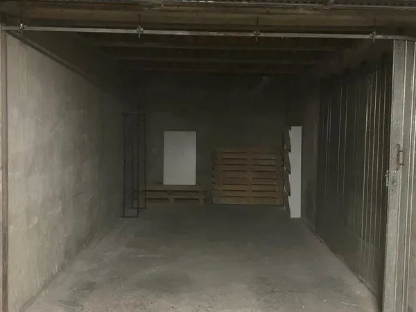 Box fermé à louer - parking sécurisé