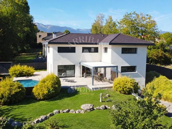 Maison 7 pièces 260 m²