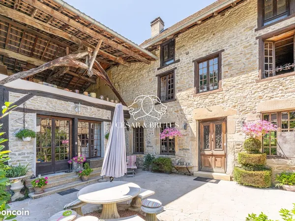 Château 7 pièces 218 m²