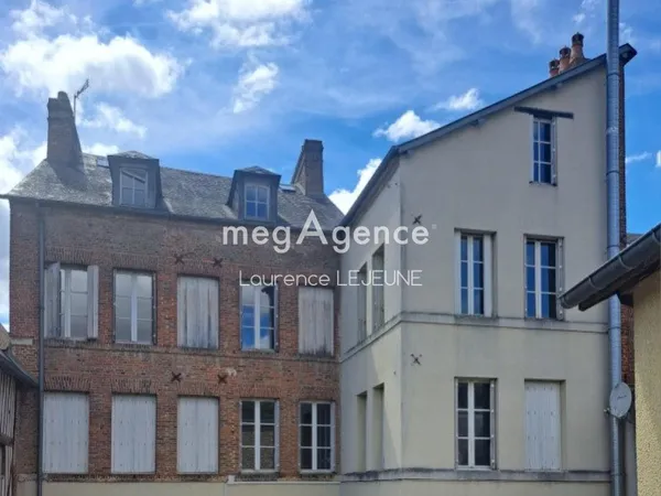 à ORBEC IMMEUBLE en monopropriété composé de 9 lots