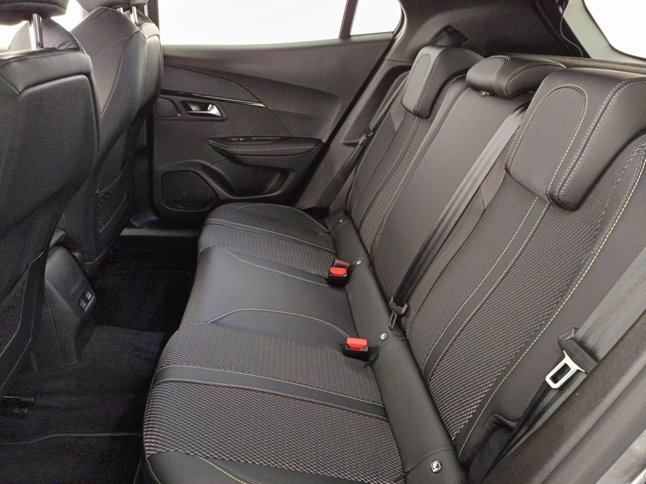 Peugeot 2008 hybrid 136 e-dcs6 gt — photo 10
