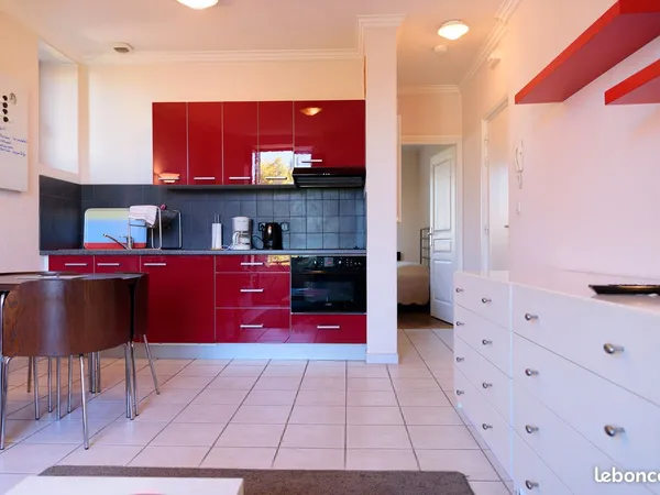 Particulier vend appartement 2 pièces et grande cave à Annecy centre ville avec possibilité de garag