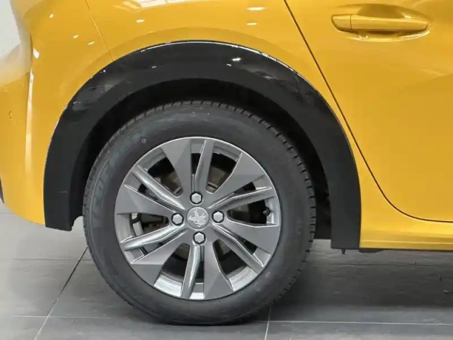 Peugeot 208 e- 136ch active — photo 11