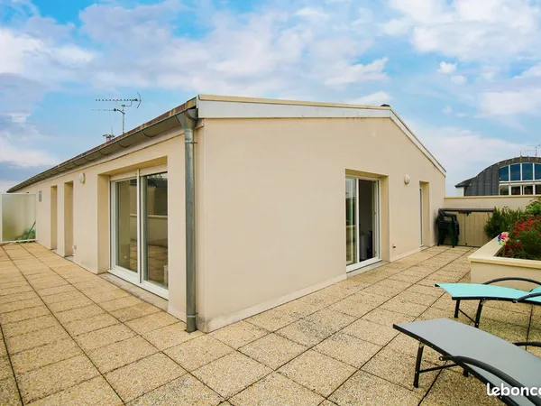 APPARTEMENT T3 ROOF TOP rue des Carmes