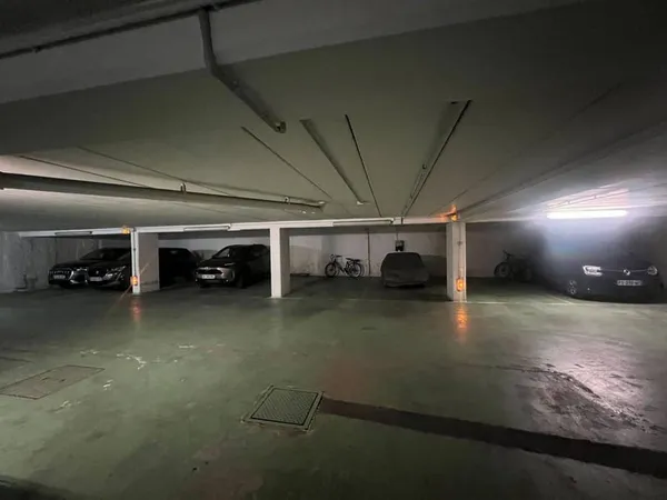 Parking 12 m²
