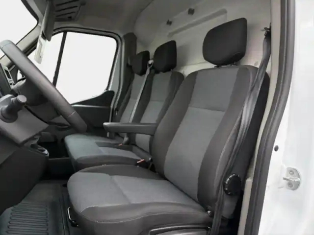 Renault Master fg f3500 l2h2 2.3 blue dci 135ch confort euro6e — photo 12
