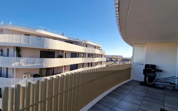 Appartement 2 pièces avec terrasse de 27 m2+ emplacement de parking