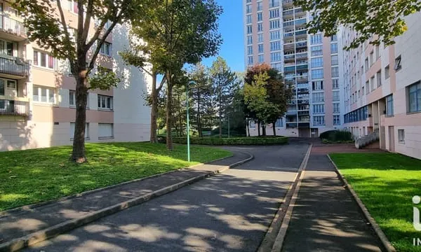 Local commercial 1 pièce 68 m²