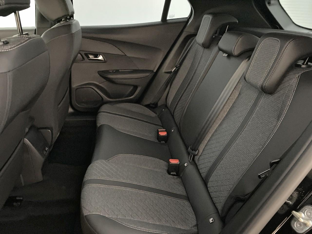 Peugeot 2008 hybrid 145 ch e-dcs6 allure — photo 10