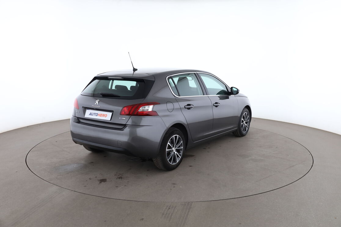Peugeot 308 1.2 PureTech Allure EAT6 — photo 5