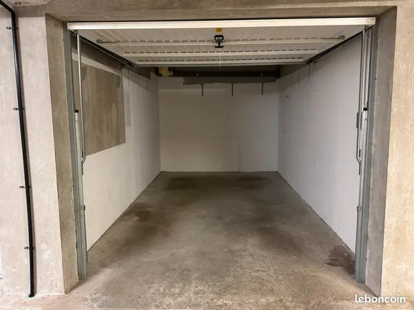 Garage box fermé - Saint martin d'uriage