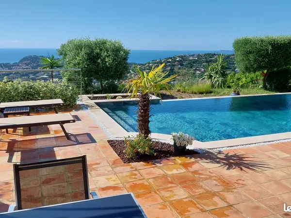 Villa 170m² néo provençale très bon état , vue panoramique mer piscine récente