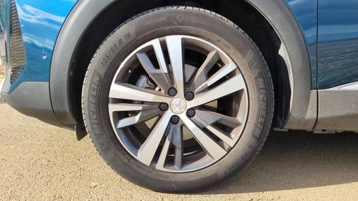 Peugeot 5008 1.2 PureTech 130 EAT8 - Allure Pack – 2023 – 27094 km – Essence – Boîte Automatique — photo 19