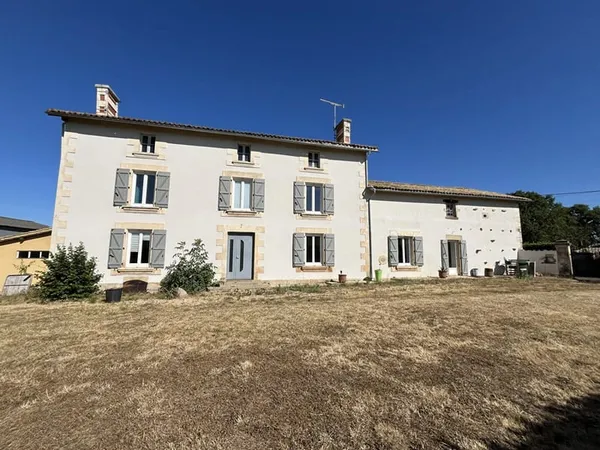 Belle maison de caractère à Saint Sauvant 86