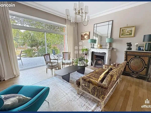 Maison 8 pièces 255 m²
