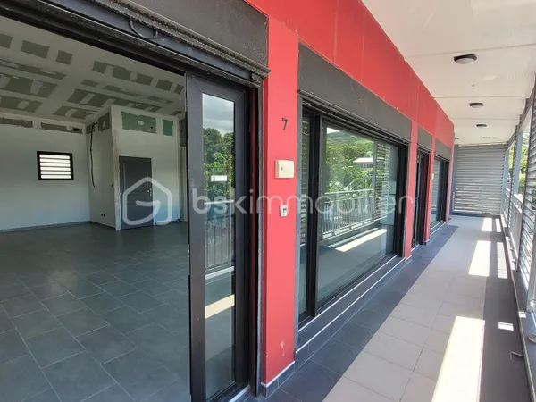 Local 1 pièce 50 m²