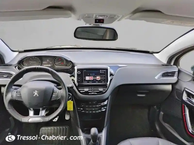 Peugeot 208 1.2 puretech 110ch s&amp;s bvm5 gt line — photo 6