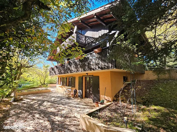 Chalet 9 pièces 180 m²