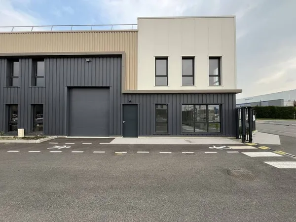 Local d'activité 329 m²