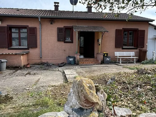 Réf: 11190**** Secteur Leymen / Oltingue: Charmante et confortable maison plain pied à rénover env. 