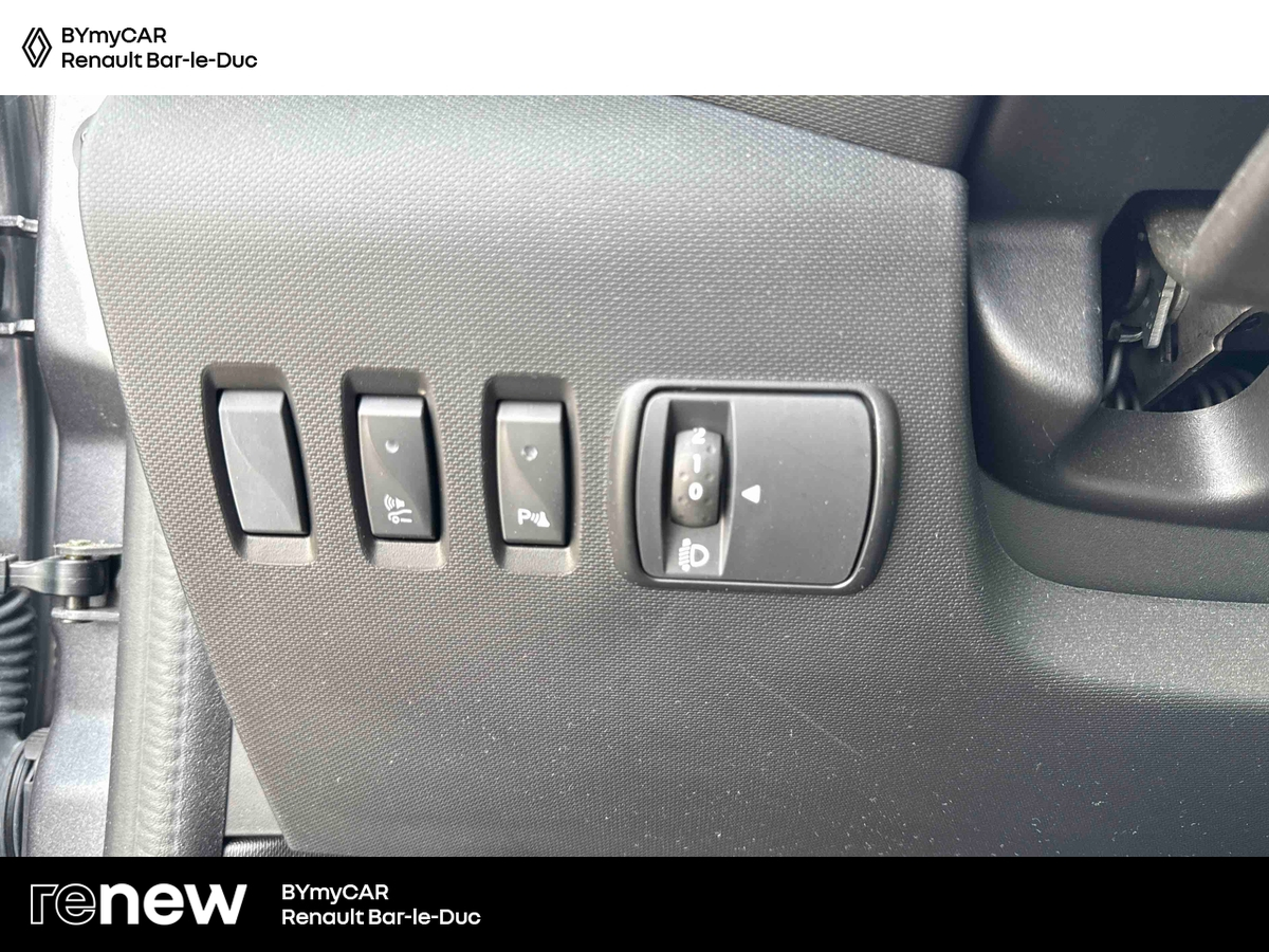 Renault Twingo III E-Tech — photo 17