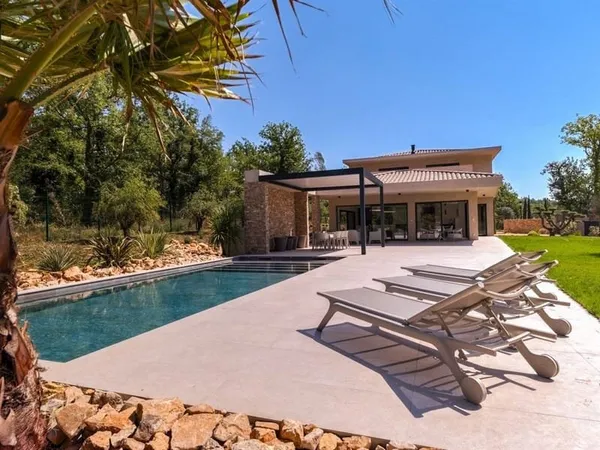Maison 4 pièces 240 m²