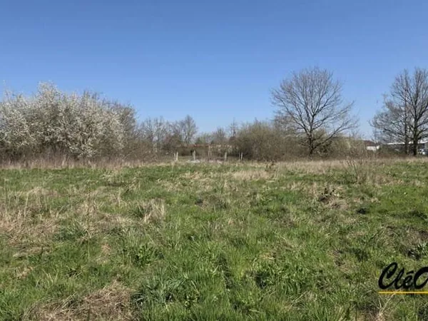 Terrain 2528 m²