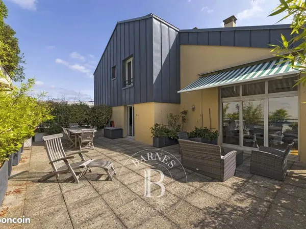 Studio 6 pièces 165 m²