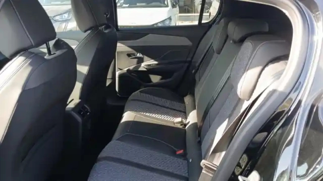 Peugeot 308 hybrid 145 e-dcs6 — photo 29
