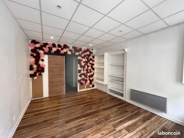 Local commercial 40 m² Crémieu