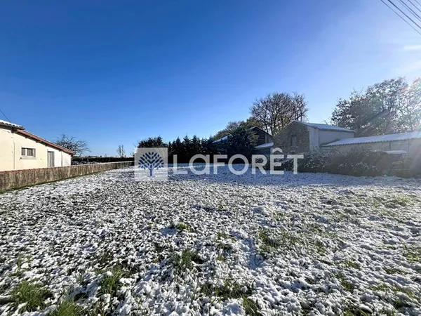 Terrain 684 m²