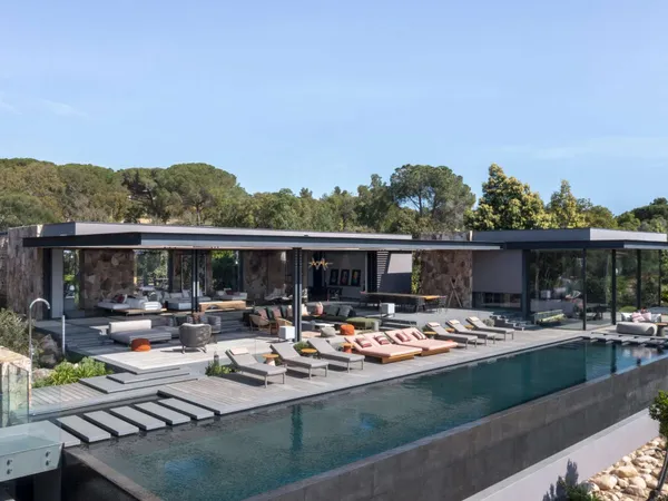 Villa 10 pièces 693 m²