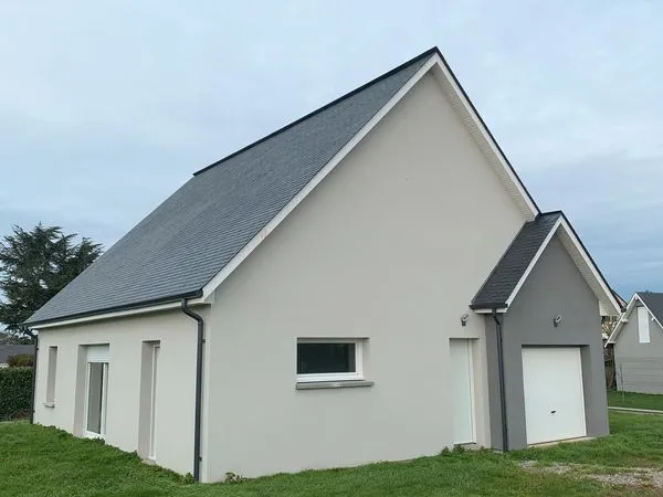 Ensemble immobilier de 3 maisons neuves BBC avec 600m2 de jardin chacune