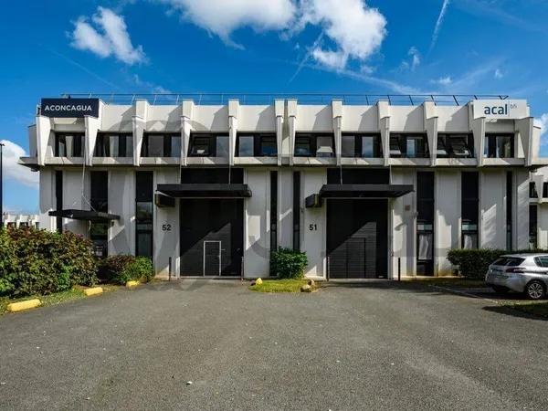 Local d'activité 1371 m²