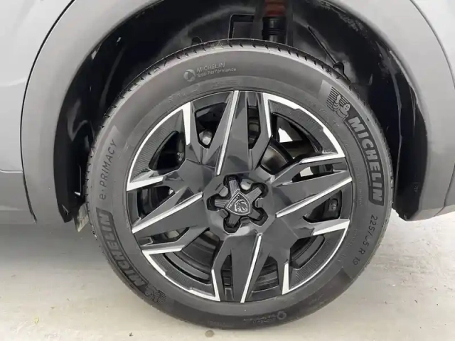 Peugeot 3008 hybrid 145 e-dcs6 — photo 16