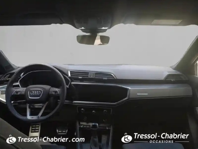 Audi Q3 sportback 35 tfsi 150 ch s tronic 7 s line — photo 10