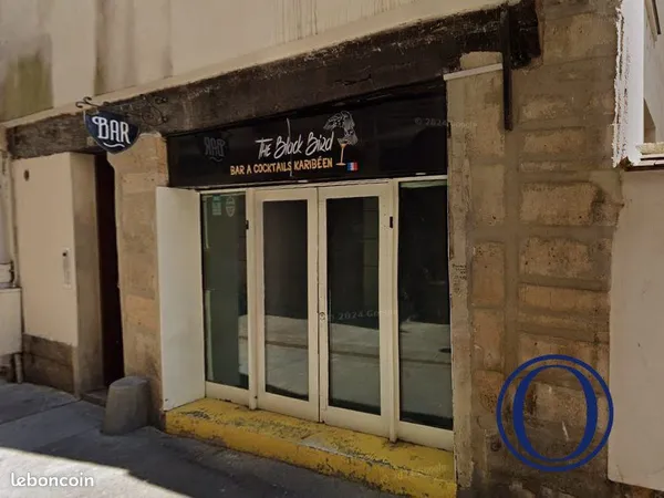 Local 150 m² Paris