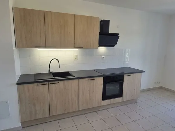 À louer - Appartement T3 rénové de 54,40 m² - Saint-Savin (Flosailles)