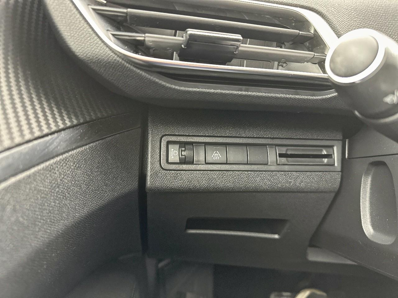 Peugeot 3008 puretech 130ch s&s eat8 allure pack — photo 17